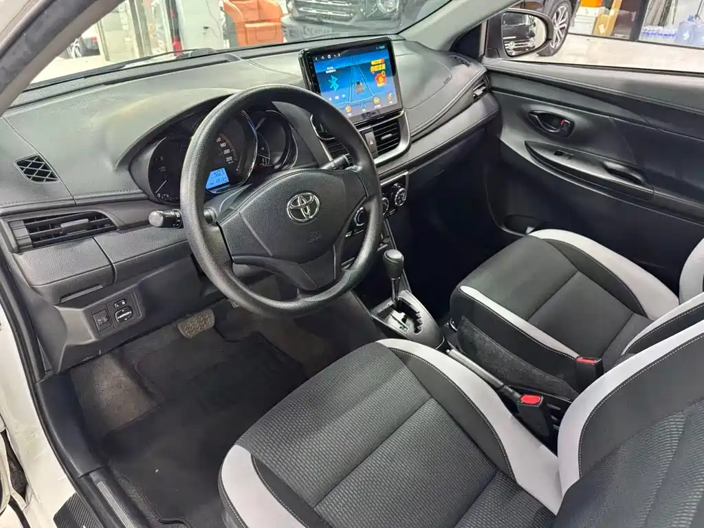 Toyota Yaris L — миниатюра 7