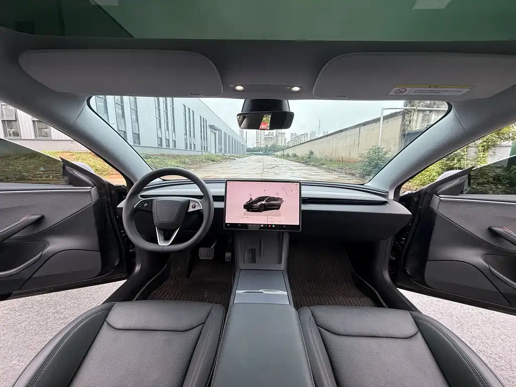 Tesla Model 3 — миниатюра 5