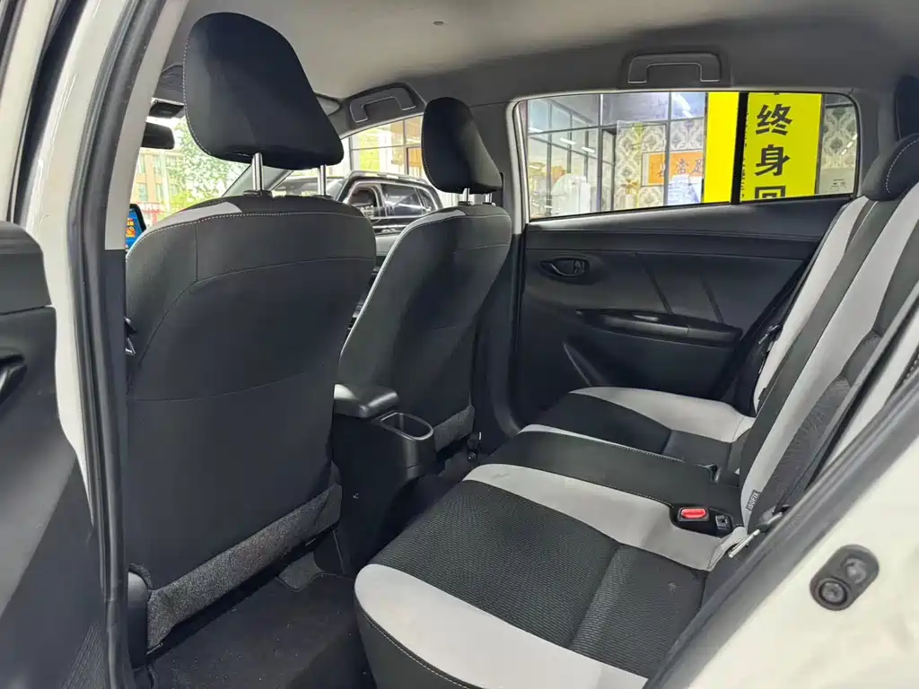 Toyota Yaris L — миниатюра 8