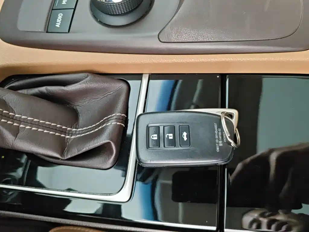 Lexus ES — миниатюра 9