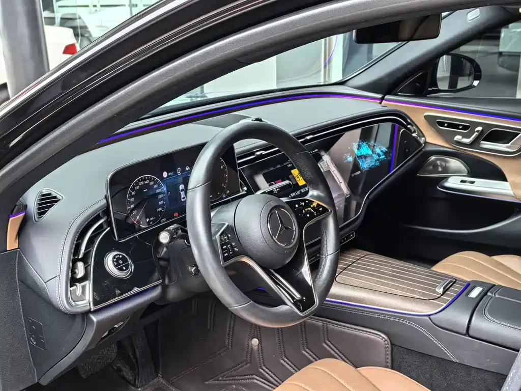 Mercedes-Benz E-Class — миниатюра 9