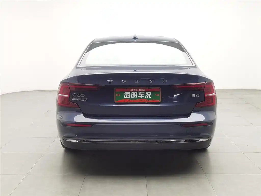 Volvo S60 2023 B4 Luxury