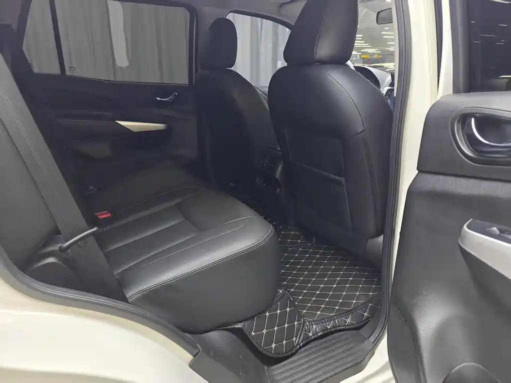 Nissan Terra — миниатюра 7