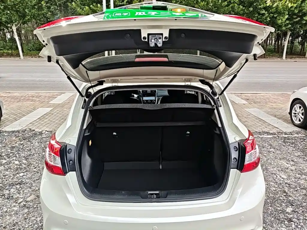 Nissan Tiida — миниатюра 19