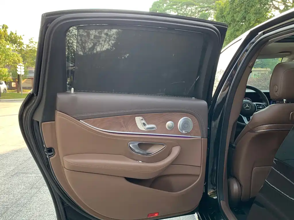 Mercedes-Benz E-Class — миниатюра 10