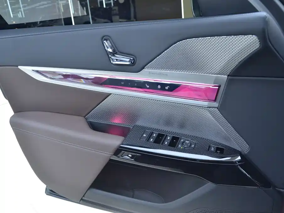 BMW 7 Series — миниатюра 6
