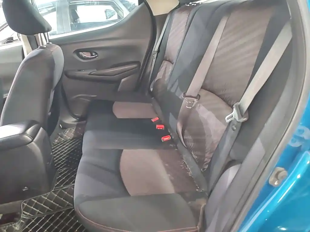 Nissan Bluebird — миниатюра 17