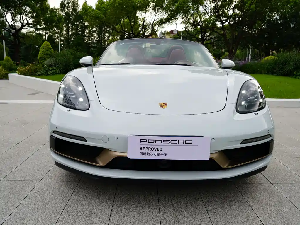 PORSCHE 718