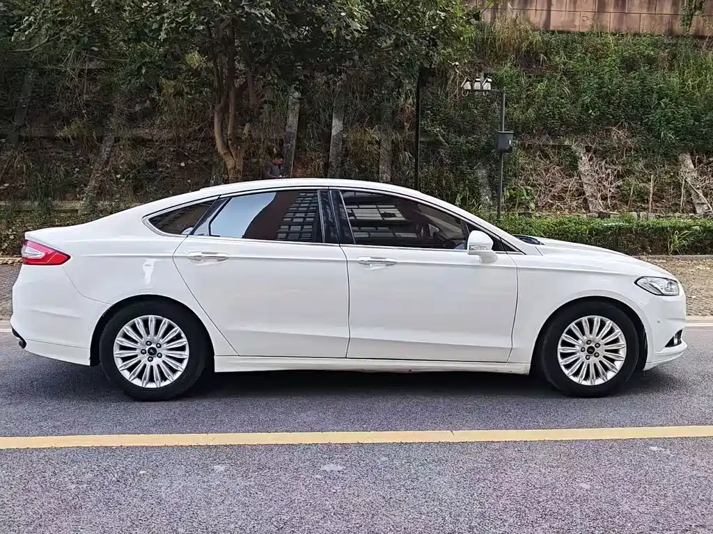 Ford Mondeo — миниатюра 13