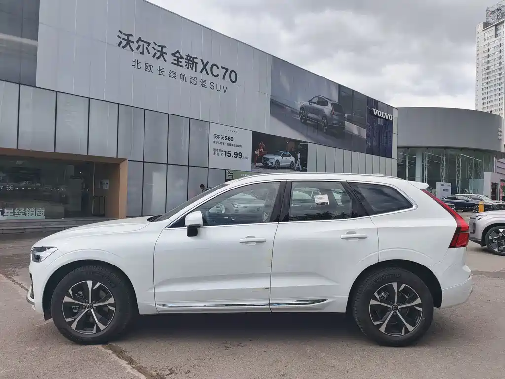 Volvo XC60 2026 B5 Luxury