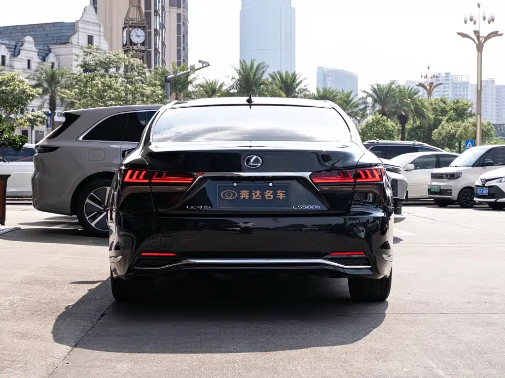 Lexus LS — миниатюра 5