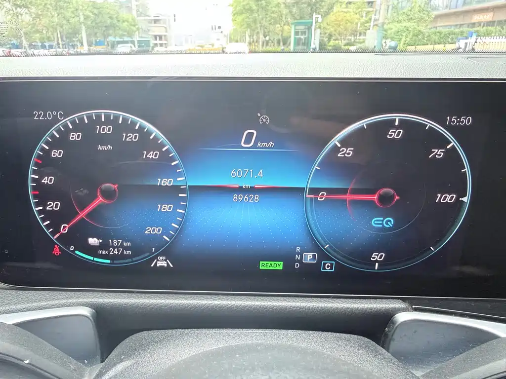 Mercedes-Benz EQB — миниатюра 12