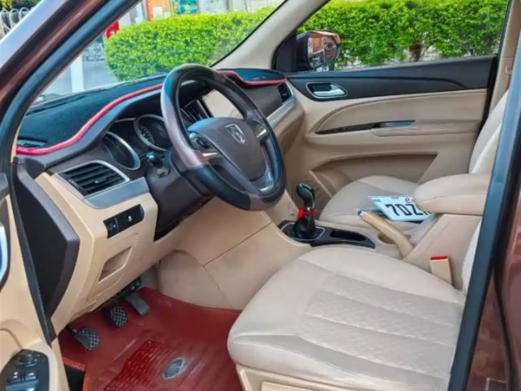 Baojun 730 2016 1.5L MT 7 мест