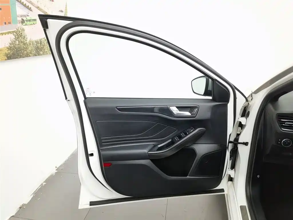 Ford Focus 2019 EcoBoost 180 AT ST Line