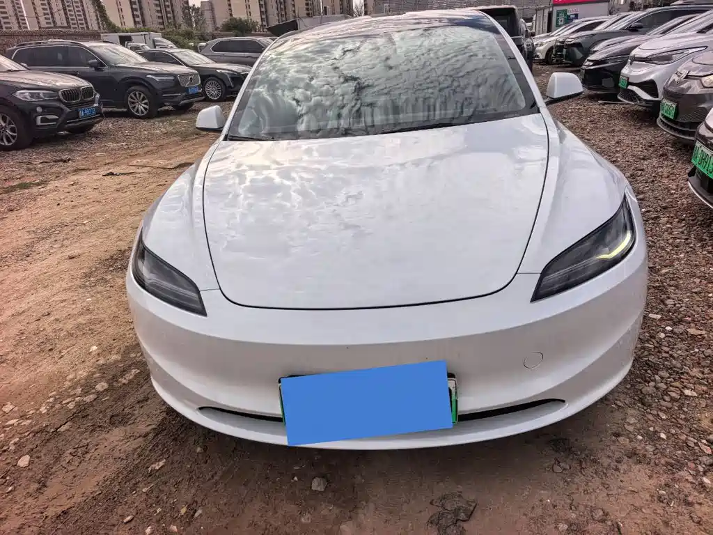 Tesla Model 3 — миниатюра 2