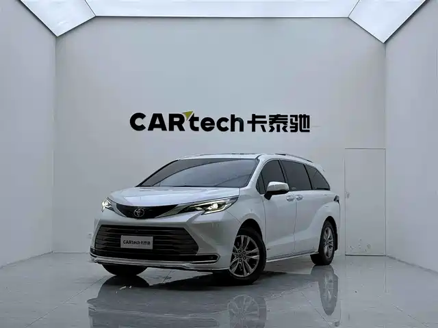 TOYOTA SIENNA 2024