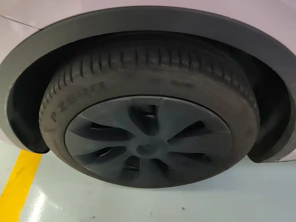 Tesla Model Y — миниатюра 23