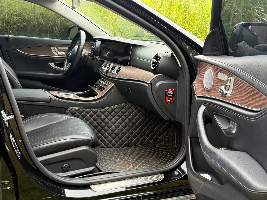 Mercedes-Benz E-Class — миниатюра 6