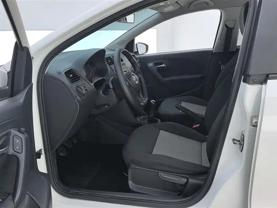Volkswagen Polo 2016 1.4L MT