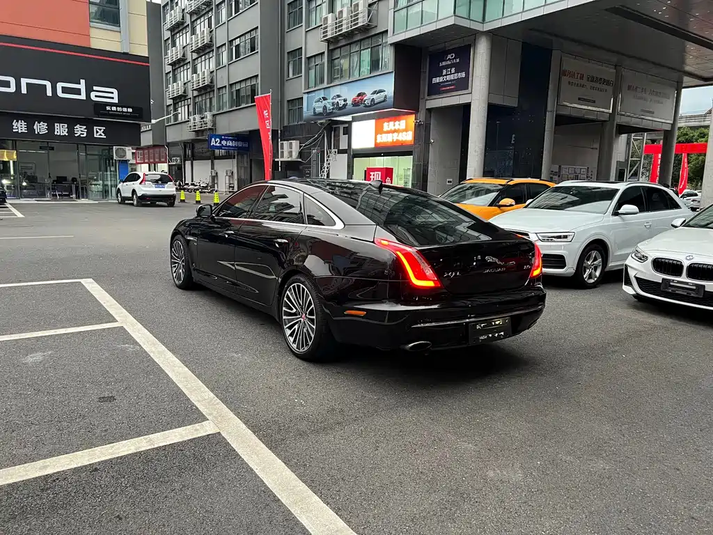 Jaguar XJ — миниатюра 17