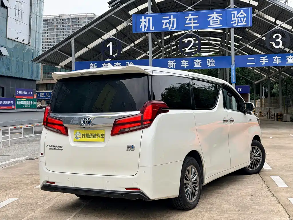 Toyota Alphard — миниатюра 6
