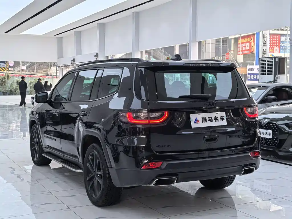 JEEP GRAND COMMANDER