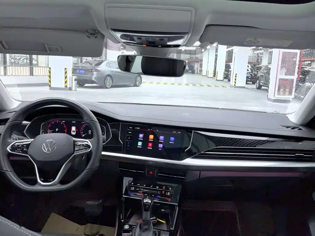 Volkswagen Passat 2022 330TSI Luxury