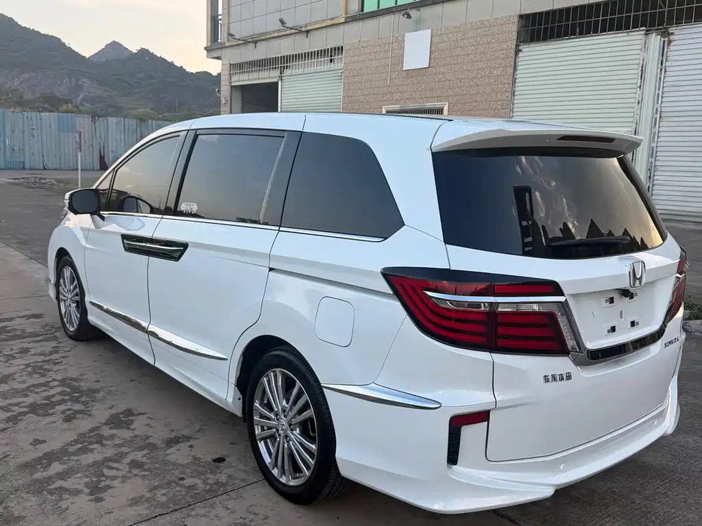Honda Elysion — миниатюра 6