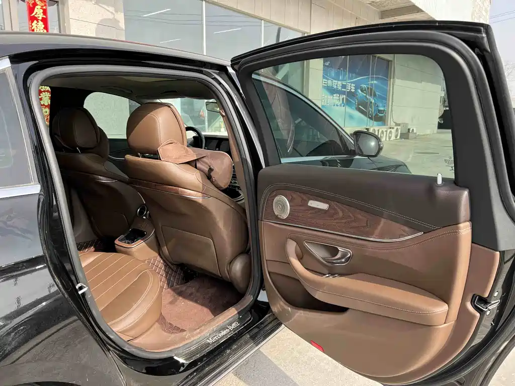 MERCEDES-BENZ E CLASS