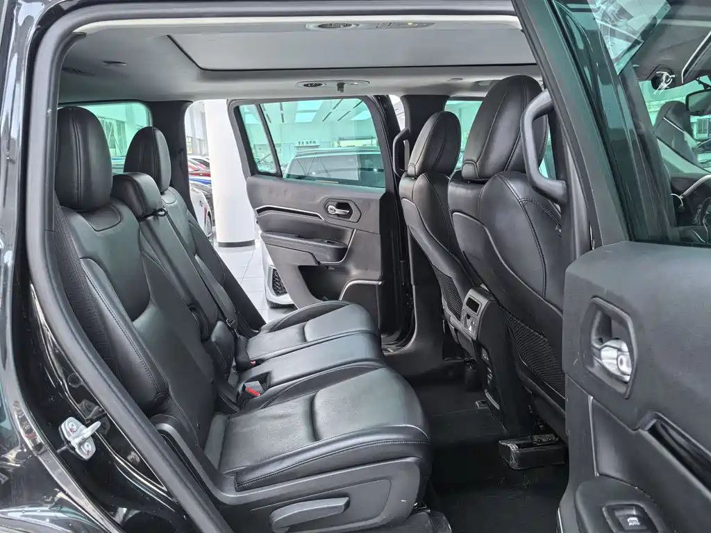 JEEP GRAND COMMANDER