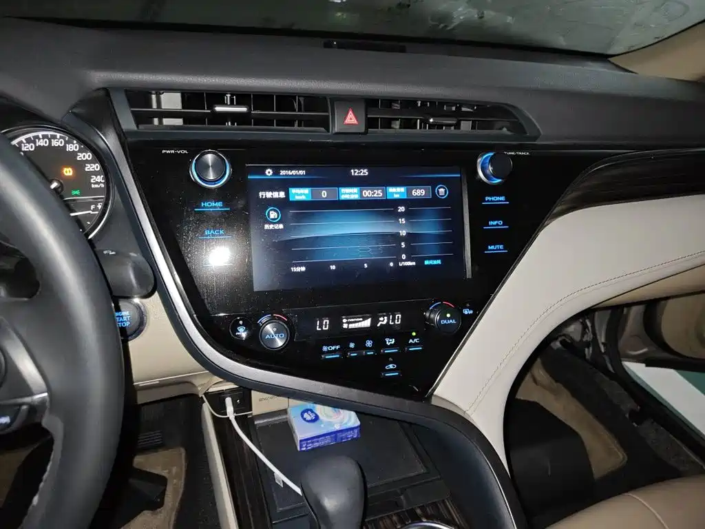 Toyota Camry — миниатюра 14