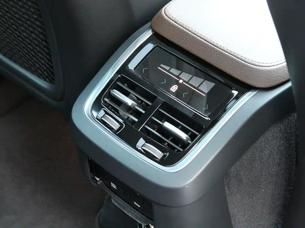 Volvo XC90 — миниатюра 24