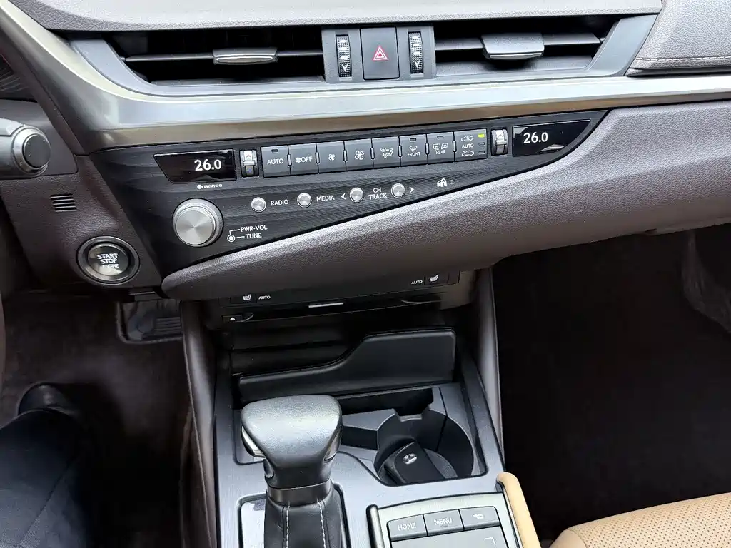 Lexus ES — миниатюра 16