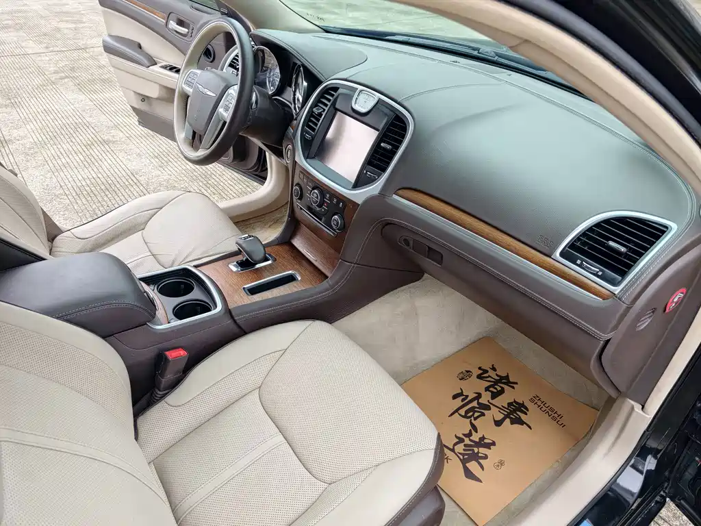 Chrysler 300C — миниатюра 10