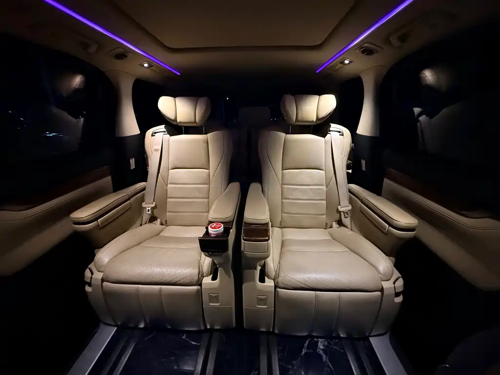 Toyota Alphard — миниатюра 16