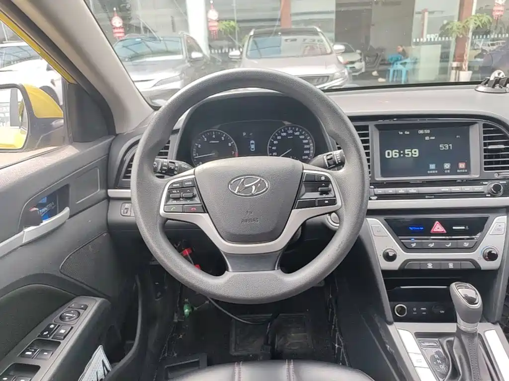Hyundai Elantra — миниатюра 11