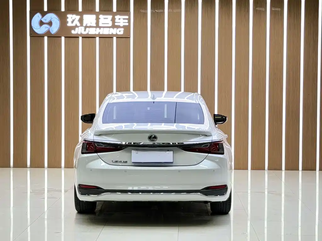 Lexus ES — миниатюра 20