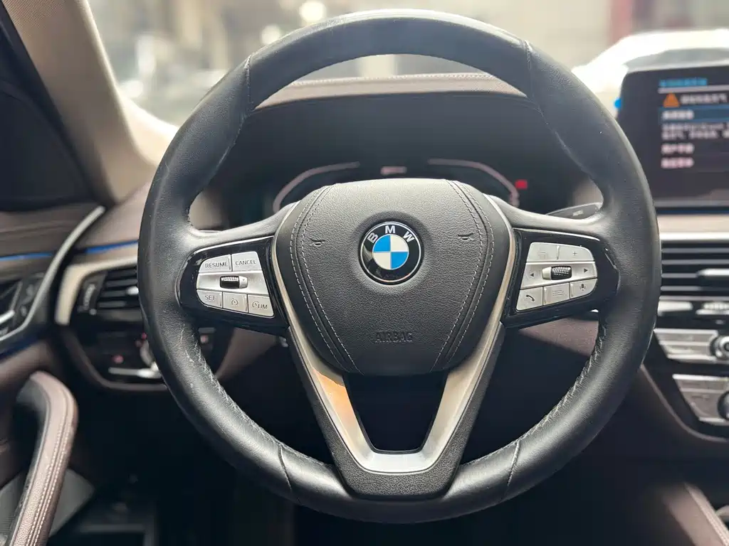 BMW 5 Series New Energy — миниатюра 11