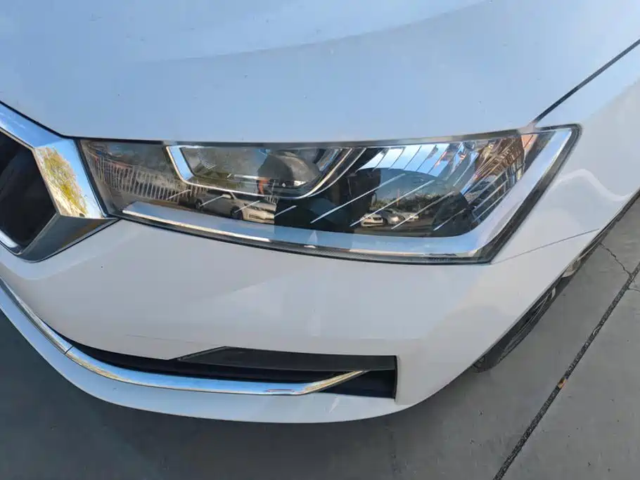Skoda Rapid Spaceback — миниатюра 5