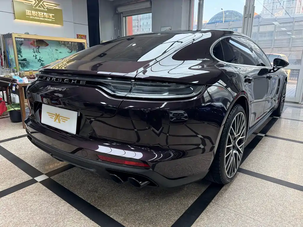 PORSCHE PANAMERA