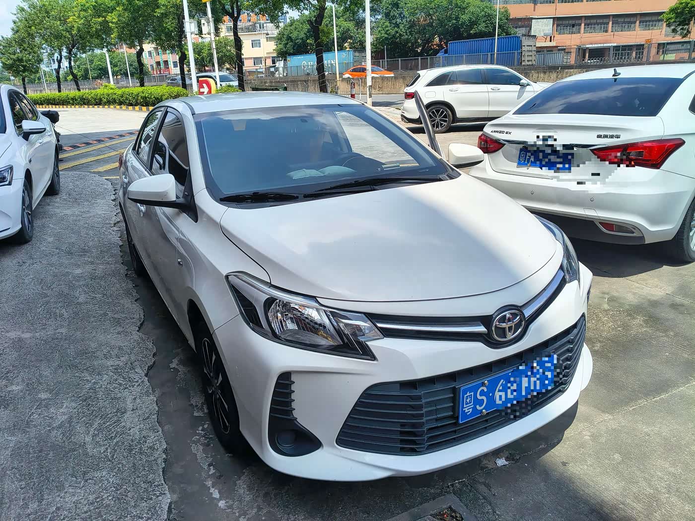 Toyota Vios 1.5 л 2021 г. Белый, пробег 32000 км