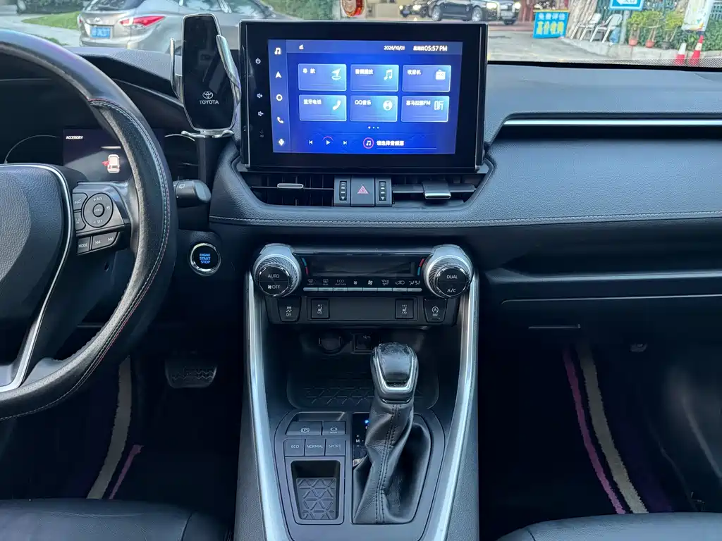 Toyota RAV4 — миниатюра 11