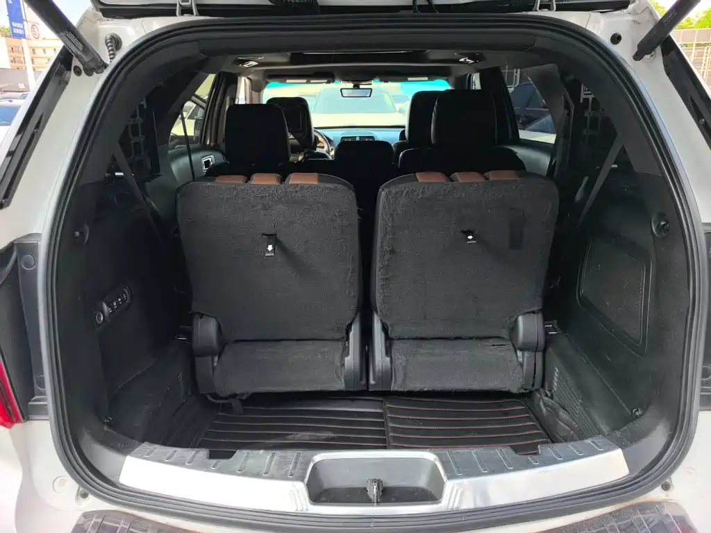Ford Explorer (Import) — миниатюра 7