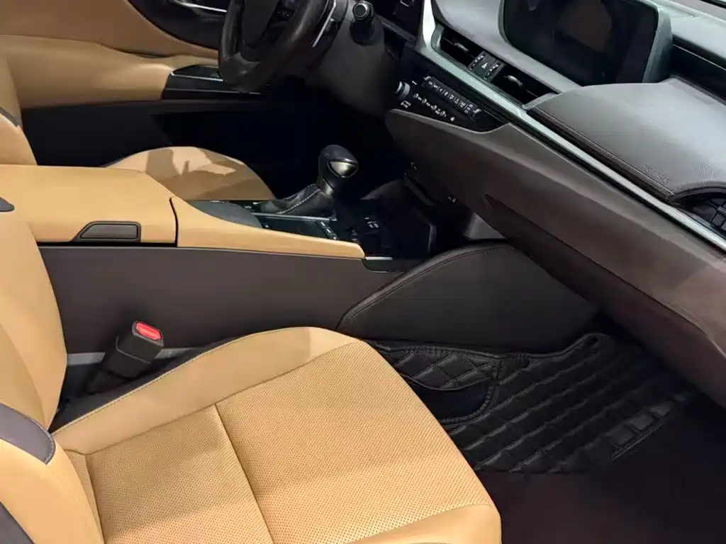 Lexus ES 2020 200