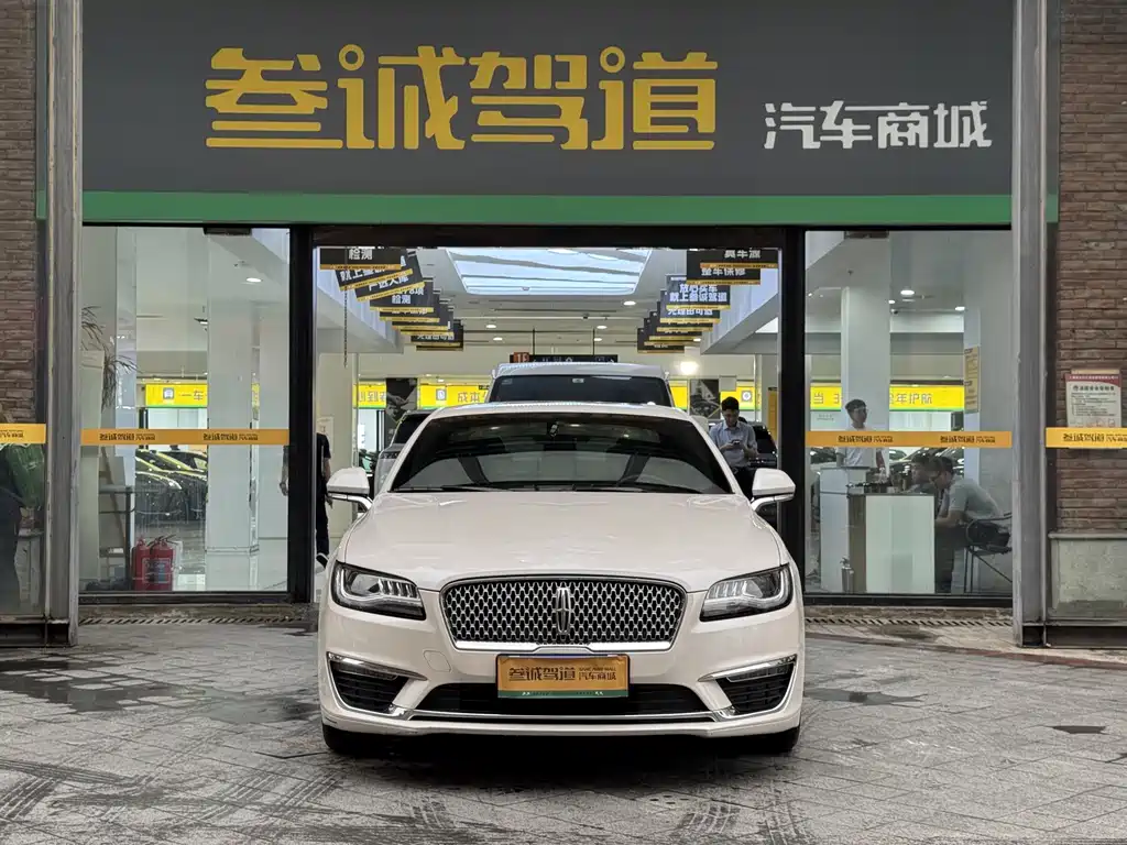 Lincoln MKZ — миниатюра 2