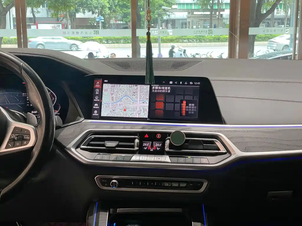 BMW X7 — миниатюра 22