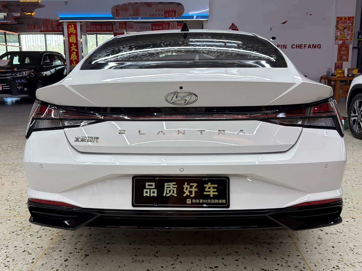 Hyundai Elantra 1.5 л 2023 г. Белый, пробег 23000 км