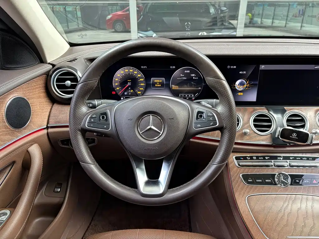 MERCEDES-BENZ E CLASS
