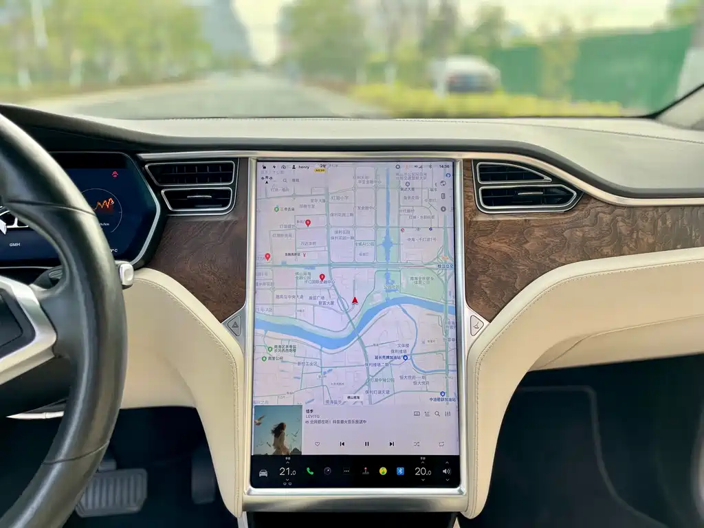 TESLA MODEL X