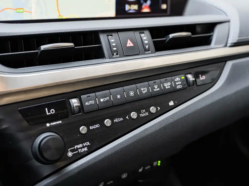 Lexus ES — миниатюра 17